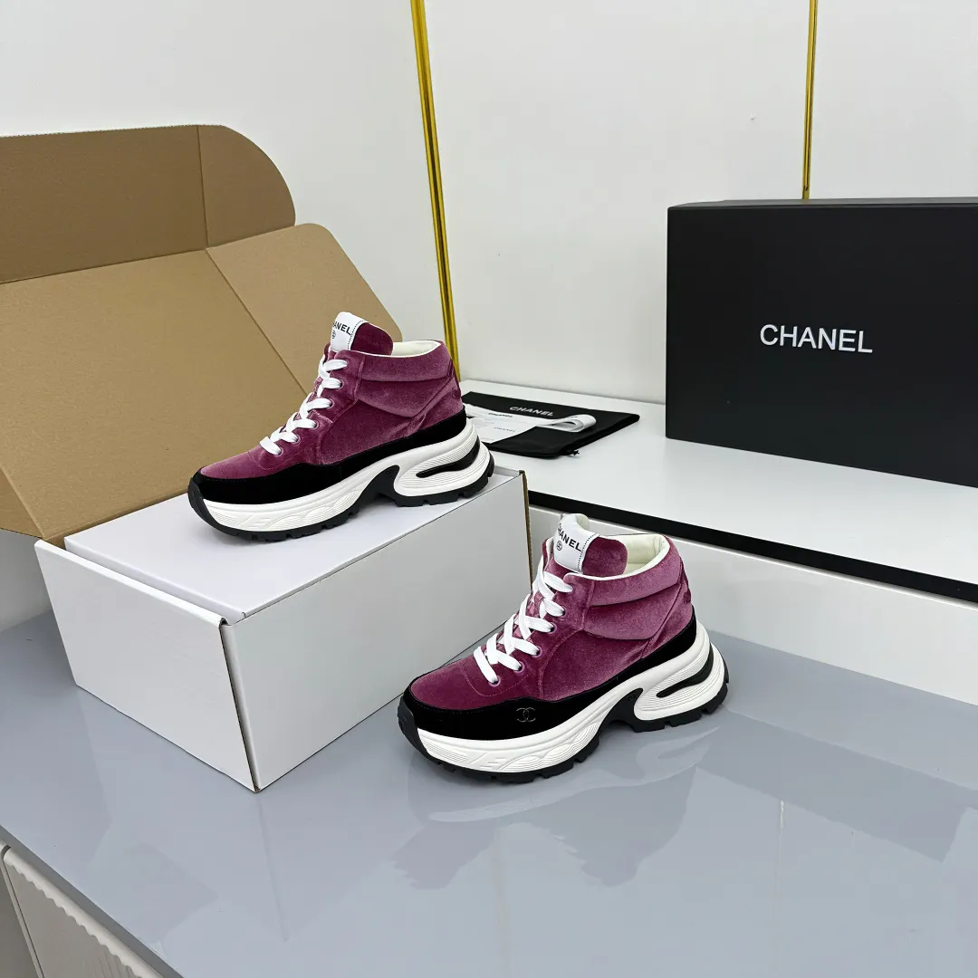 👟👟Ex-factory price 700👟👟 Chanel bread shoes ~ original calfskin panda shoes Chanel 25C latest hot style panda black and white sports shoes casual sneakers Xiaoxiang hot item classic black and white panda color coco girls must pay Fabric: original custom mixed sheepskin lining: original imported breathable mesh lining outsole: Original molded rubber + TPU combination Size: Women's 35-41